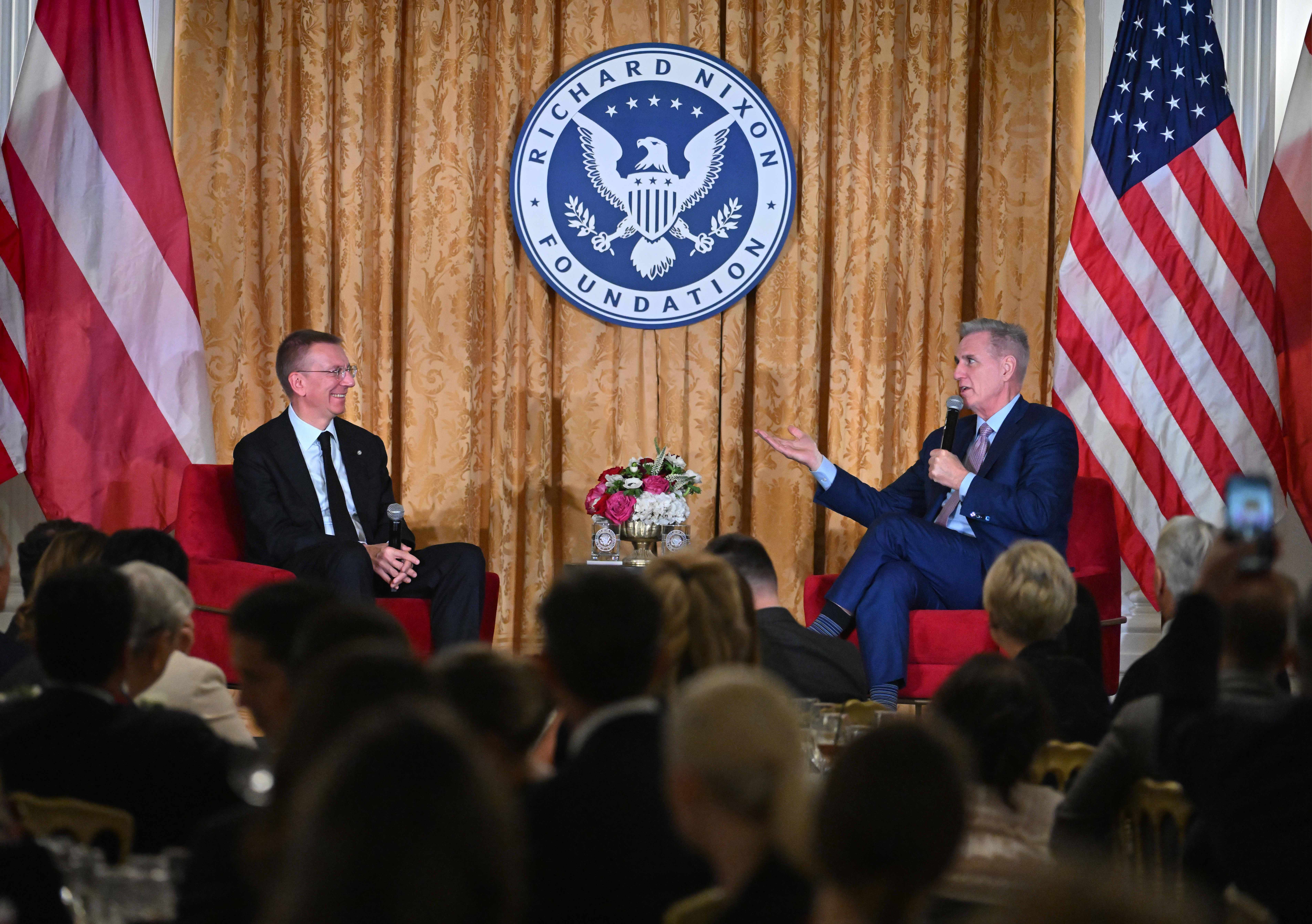 Prezydent Łotwy Edgars Rinkēvičs omawia relacje z USA w hrabstwie Orange